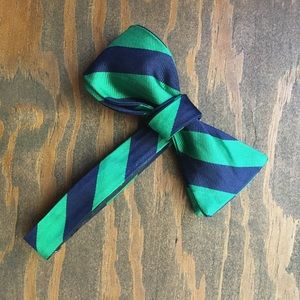 Adjustable bow tie